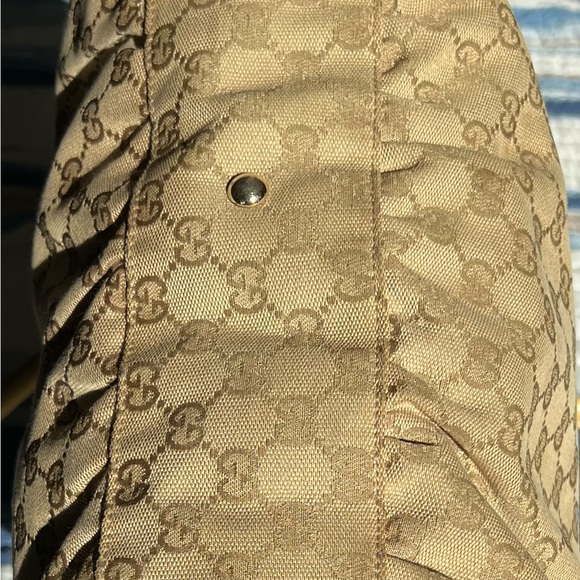 Authentic Gucci - Picture 8 of 12